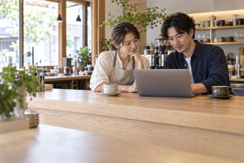 An illustrative consultation between a website owner and a support professional.